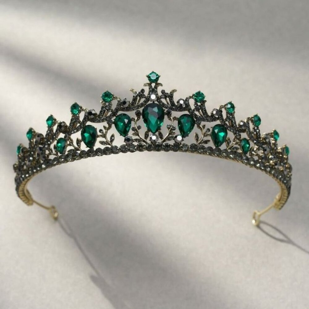 Tiaras and Crowns for Women